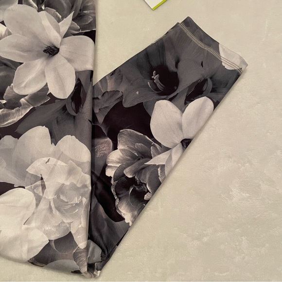 Elevate Legging - Picture 3 of 6